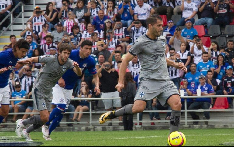 Nicolás Sánchez convirtió la primera pena máxima a favor de los Rayados. TWITTER/@Rayados
