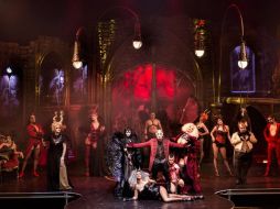 Tentador. No se escatimaron gastos en las caracterizaciones de los personajes involucrados. ESPECIAL