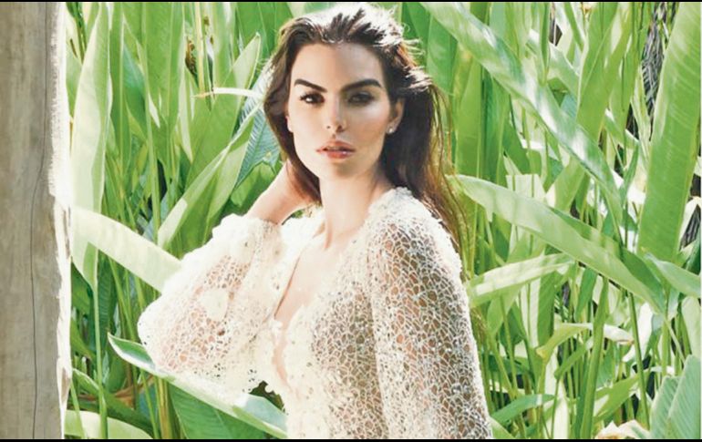 Con toque mexicano. Benito Santos expone un fuerte toque mexicano en su nueva colección de vestidos de novia.