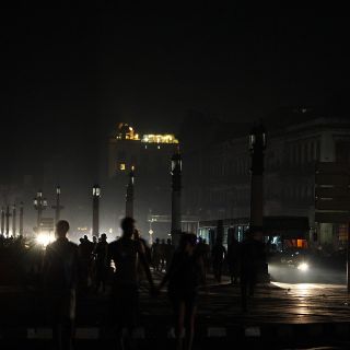 Talibanes atacan la red eléctrica de Kabul