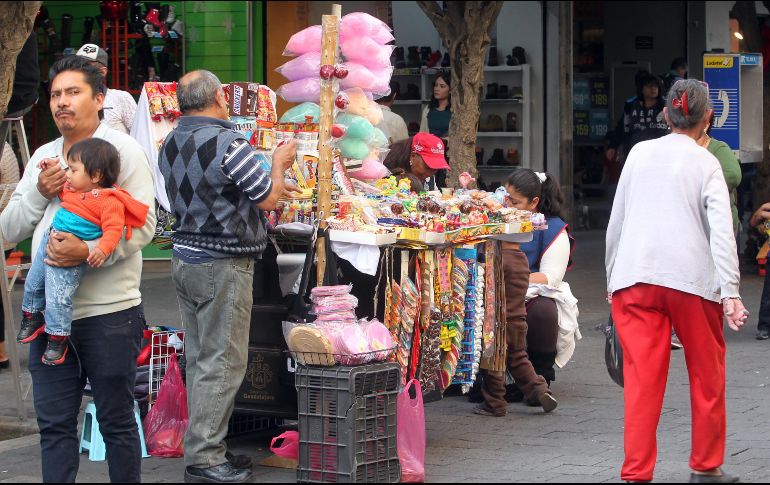 Se planea otorgar carritos a los comerciantes a quienes se cobrará una contraprestación por su uso. EL INFORMADOR / ARCHIVO
