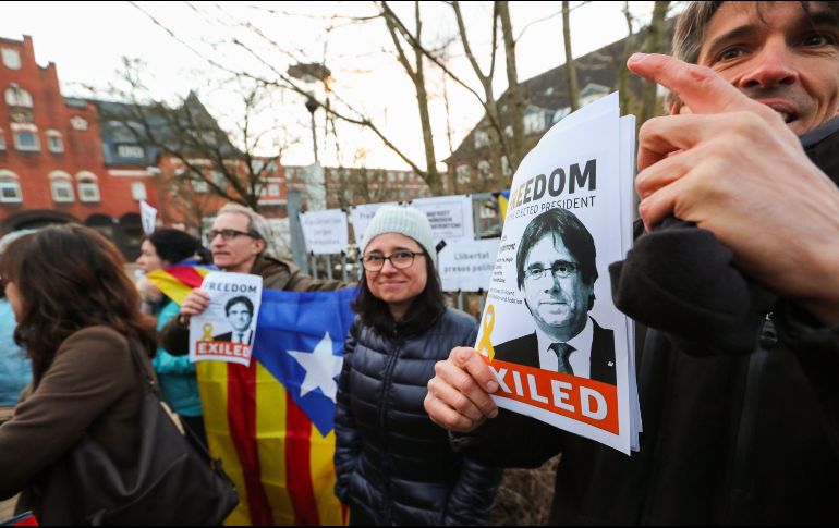 El Tribunal Supremo de España acusa a Puigdemont, de rebelión y malversación de fondos para organizar un referendo sobre la independencia de Cataluña. EFE / S. Suki