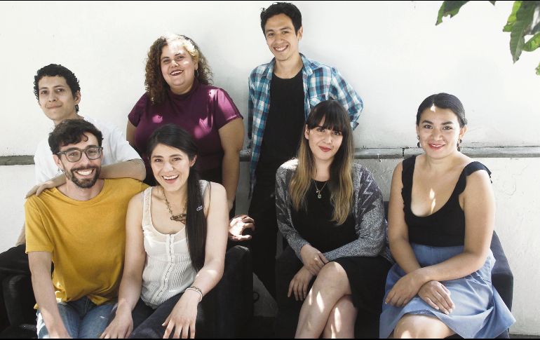 Artistas. Colectivo Arrogante Albino posa en un hotel de Guadalajara, durante la entrevista con este medio. EL INFORMADOR/M. Vargas