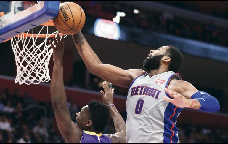 Andre Drummond. El centro de los Pistons (#0) colaboró con 15 puntos ayer frente a los Lakers. AP