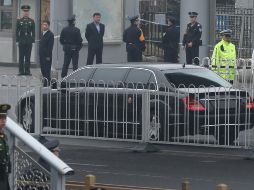 Imagen de la limusina en la que se cree que podría viajar un miembro de una delegación de Corea del Norte, en Pekín. EFE/W. Hong