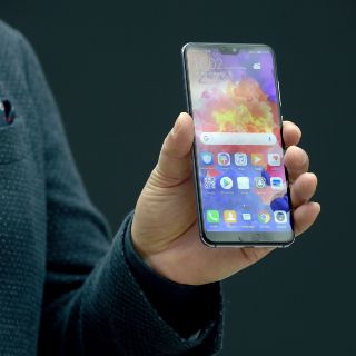 Huawei revela el primer celular de cámara triple