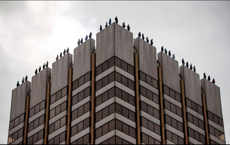 Esculturas de tamaño real se colocaron en el techo del centro de televisión ITV en Londres, como parte del 