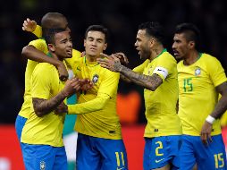 Gabriel Jesús celebra con sus compañeros tras anotar el único gol del partido al minuto 38. AP/M. Sohn