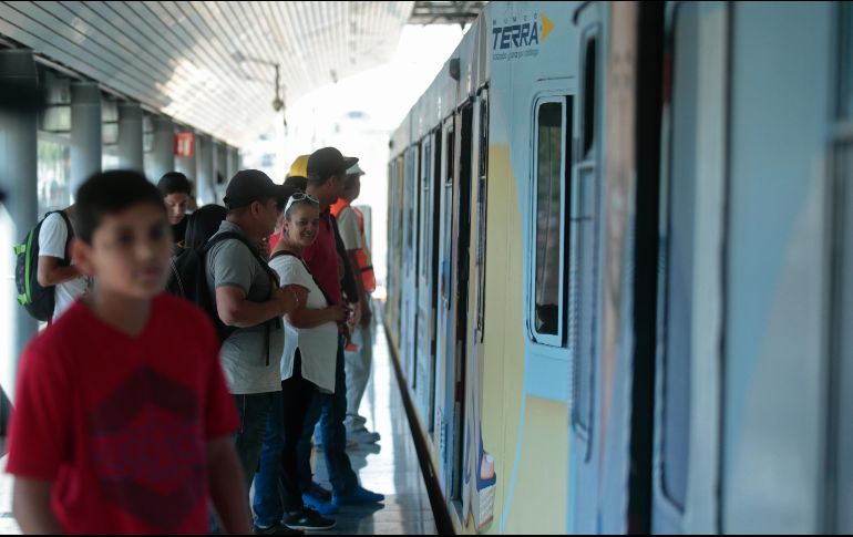 Los usuarios que no cambien la tarjeta en las fechas programadas, deberán adquirir la InnovaCard que cuesta 20 pesos; incluye un viaje. EL INFORMADOR / F. Atilano