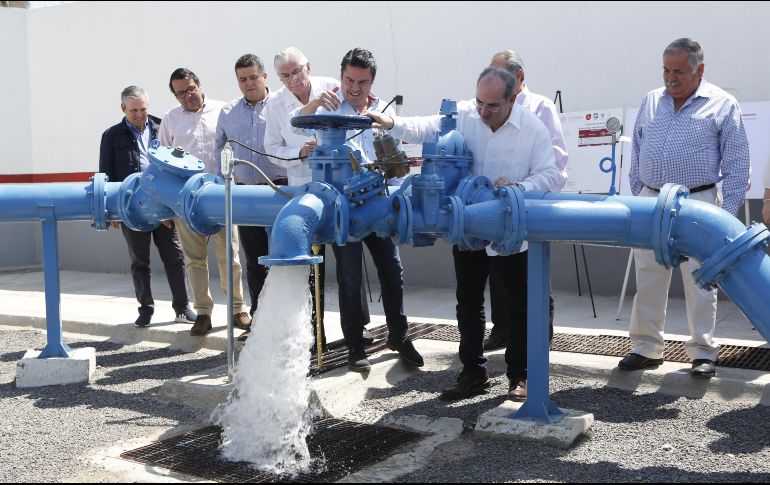 El anuncio se hizo durante la entrega de 37 pozos para abasto de agua en Zapopan, Tonalá y Tlaquepaque. EL INFORMADOR / G. Gallo