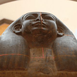 Hallan en Australia una momia dentro de un ataúd egipcio que creían vacío