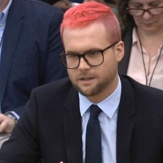 Campaña de Brexit usó datos de Facebook: Chris Wylie