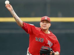 Encendido. Héctor Velázquez lanzó por espacio de cuatro entradas y sólo permitió tres imparables. AP