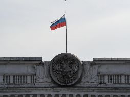 La bandera rusa ondea a media asta en el edificio de la administración regional de la ciudad industrial de Kemerovo. AFP/D. Serebryakov