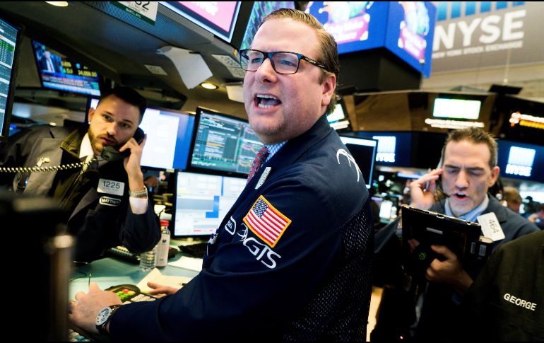 El índice industrial Dow Jones reporta una importante baja de 344.89 puntos (-1.43 por ciento) para operar en 23 mil 857.71 unidades. EFE / ARCHIVO