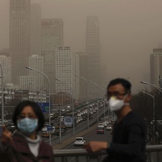 Tormenta de arena afecta a residentes del norte de China