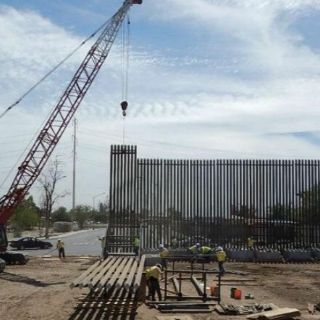 Trump presume inicio de "construcción del muro"