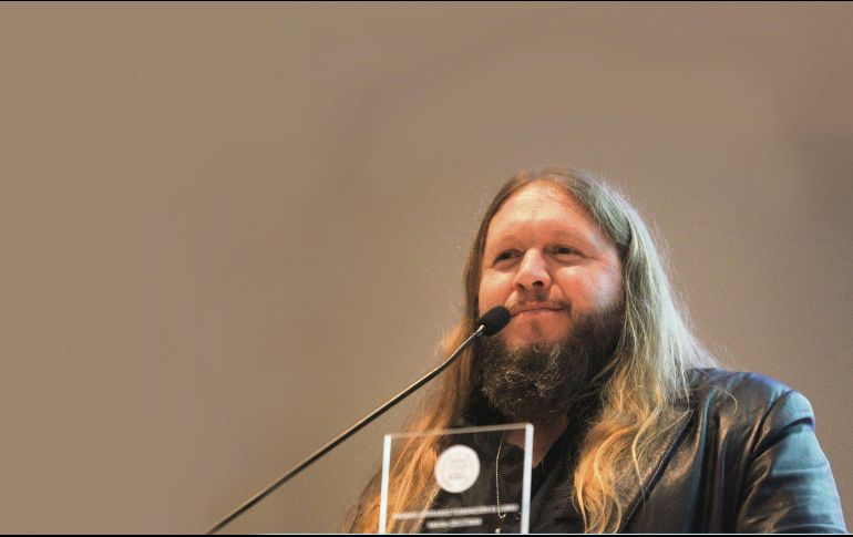 Ganador. El escritor Daniel Salinas Basave se hizo merecedor del reconocimiento argentino. EFE