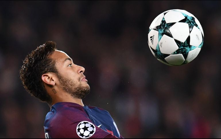 Neymar, el futbolista más caro del mundo, es baja del cuadro francés desde que se lesionó el tobillo y en el quinto metatarsiano por la que se estimó una ausencia de hasta tres meses. AFP / ARCHIVO
