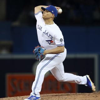 Roberto Osuna consigue su primer salvamento de la temporada