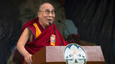 El Dalai Lama habla durante una ceremonia en la que participaron unas cuatro mil personas. AP/A. Bhatia