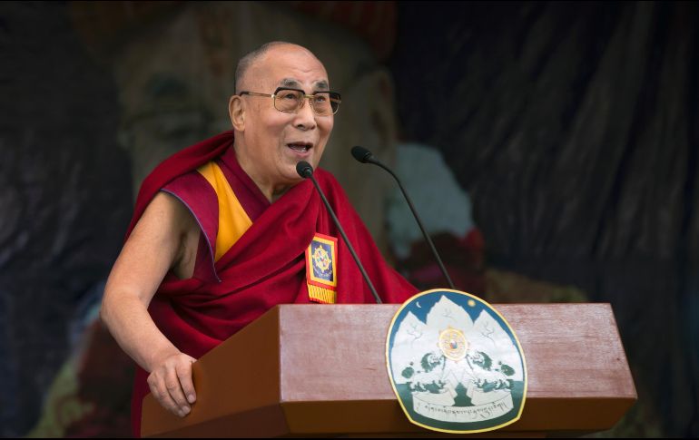 El Dalai Lama habla durante una ceremonia en la que participaron unas cuatro mil personas. AP/A. Bhatia