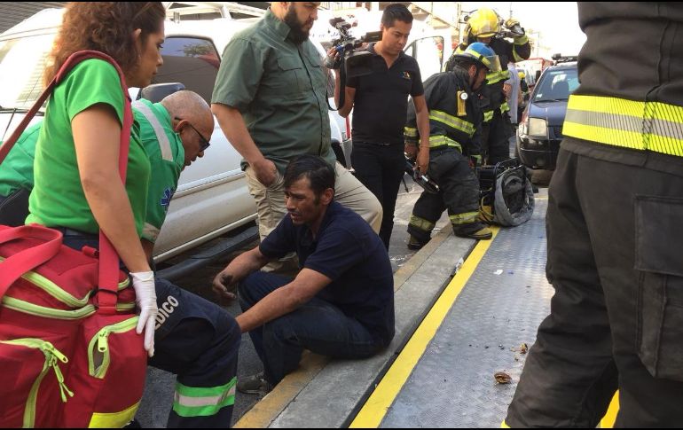 El sujeto recibe atención médica. ESPECIAL / Protección Civil de Guadalajara