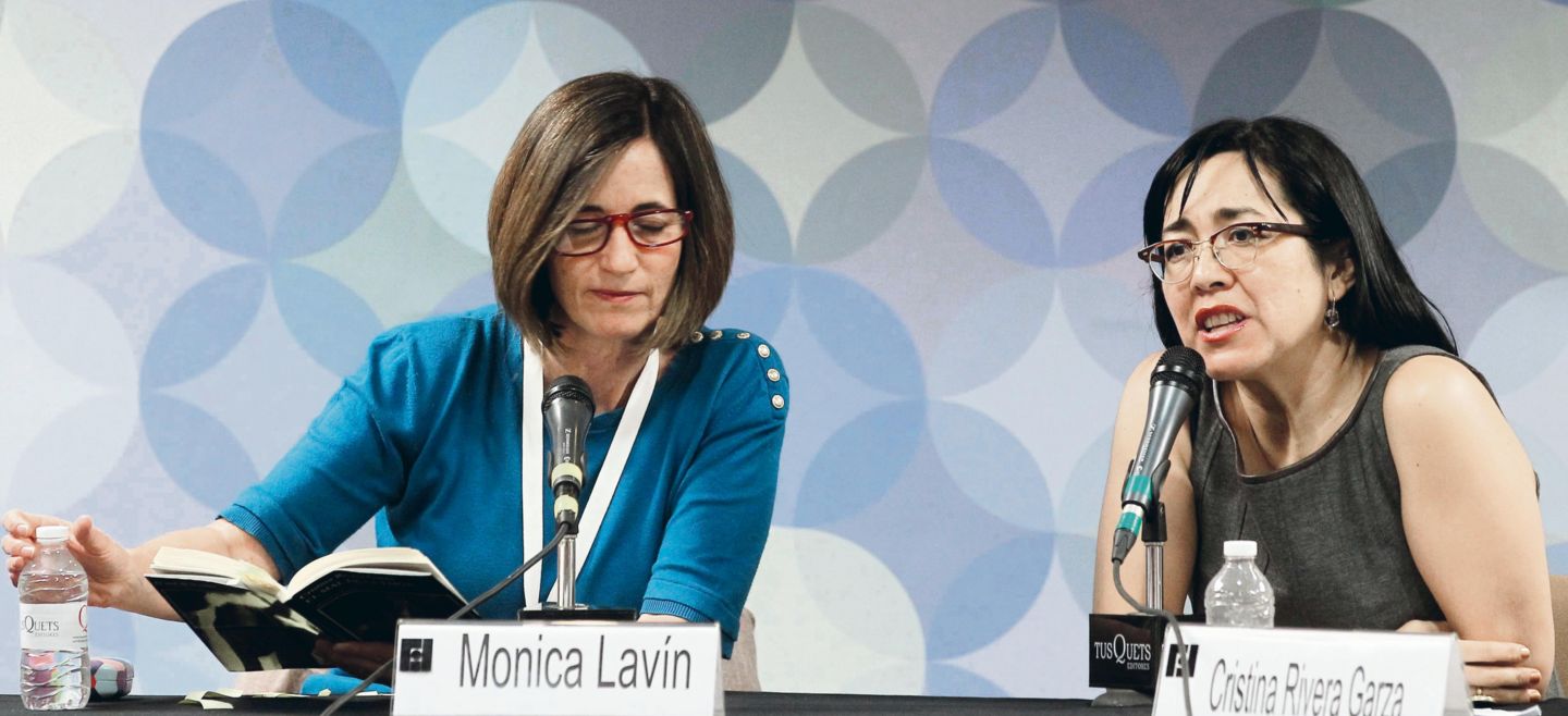 Autoras. Mónica Lavín y Cristina Rivera Garza —ambas en el listado— durante la presentación del libro “El mal de la Taiga”, de autoría de Rivera Garza. EL INFORMADOR/E. Barrera