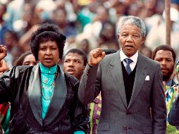 Winnie y Nelson Mandela se conocieron en 1957 y contrajeron matrimonio en 1958, y su divorcio se hizo efectivo en 1996. AFP / ARCHIVO