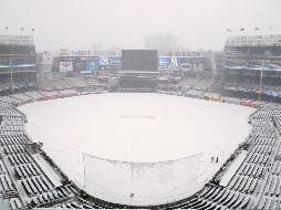 La nieve cubre el Yankee Stadium por lo que el juego ante los Rays fue reprogramado. AP / S. Wenig