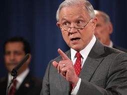 El fiscal general Jeff Sessions dio a conocer que evaluará el desempeño laboral de los jueces migratorios en relación con el número de casos sobre migrantes que cierren al año. AP / ARCHIVO