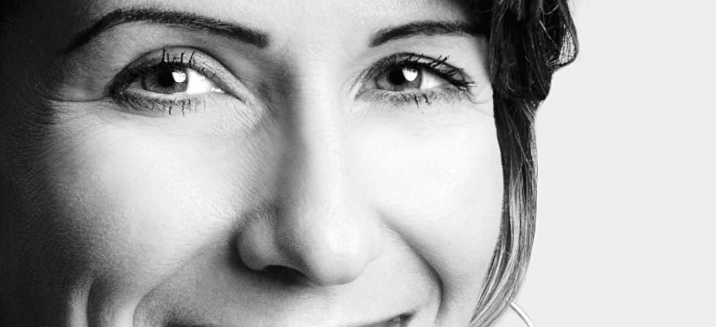 Para Julia Santibáñez la poesía es un género que permite todo tipo de adecuaciones, tanto en mezclas como ritmos y temas para explorar. ESPECIAL