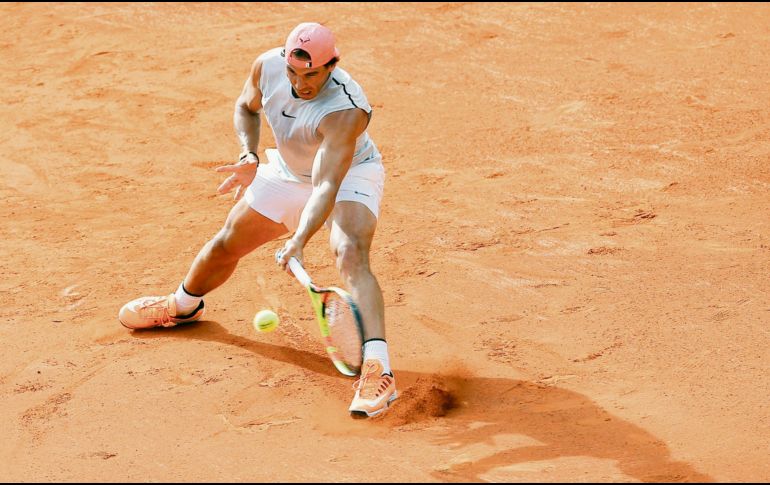 Tras una larga ausencia por lesión, el español Rafael Nadal reapareció ayer en una práctica en la plaza de toros de Valencia previo a la Copa Davis. EFE