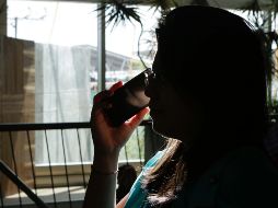 El fraude se enmascara con el teléfono real de donde se emite la llamada con el número de Bancomer. NTX / ARCHIVO