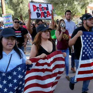 Unos 30 mil jóvenes indocumentados renuevan el DACA en California