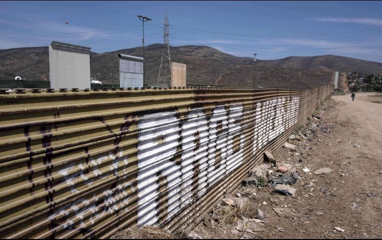 Donald anunció planes para enviar militares a la frontera con México hasta que cuente con un muro fronterizo, pero no aclaró que fueran elementos de la Guardia Nacional. AFP / G. Arias