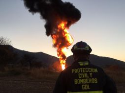 Personal de la Fiscalía General del Estado y de Seguridad Física de Pemex, ya están en el lugar. ESPECIAL
