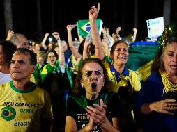 Mientras miles se manifiestan exigiendo su arresto, Lula continúa en precampaña electoral. AFP / D. Magno
