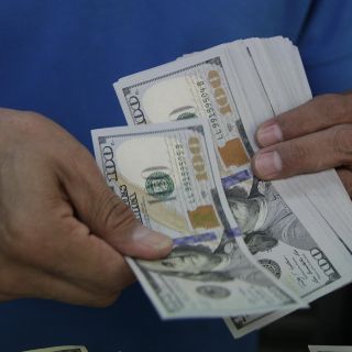 Dólar se cotiza en un precio máximo de 18.63 pesos en bancos