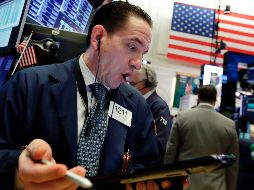 Al cierre de la sesión, el Dow Jones sumó 232.73 puntos, hasta culminar en 24 mil 266.09 unidades. AP/ R. Drew