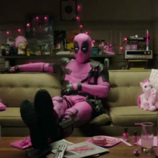 "Deadpool" se viste de rosa para apoyar campaña contra el cáncer