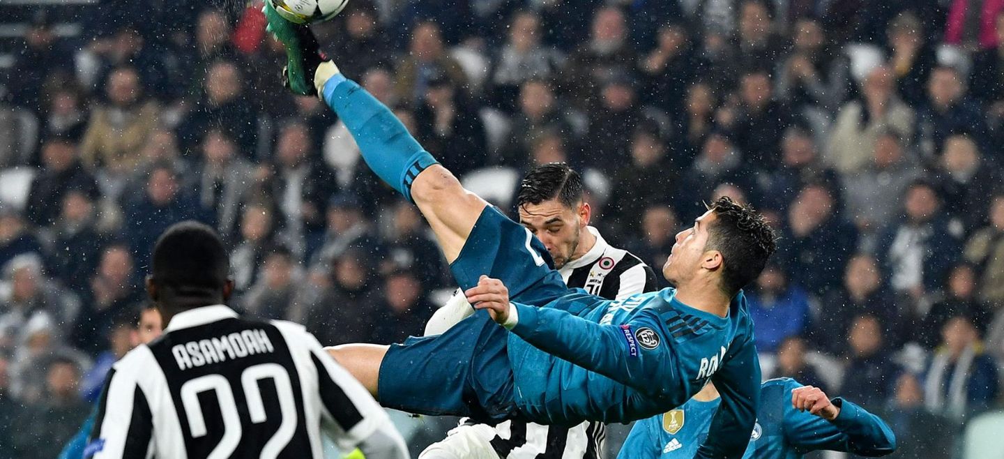 El martes pasado Cristiano Ronaldo se elevó cuanto pudo para prender de derecha un balón por alto que terminó en las redes de la Juventus. Golazo del crack luso. AFP