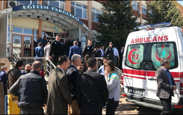 Los fallecidos son el vicedecano, el secretario de la facultad y dos profesores, señala la agencia estatal Anadolu; por el momento se desconocen los motivos del ataque. EFE / E. Yasar