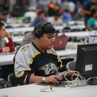 Ofrecen a usuarios de Uber becas para estudiar programación en Ironhack