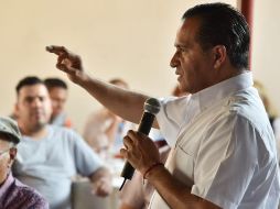 En dichos videos no se señala expresamente su calidad de precandidato y que esa propaganda se dirigía a la militancia del partido, determina la autoridad. TWITTER / @ealmaguerr