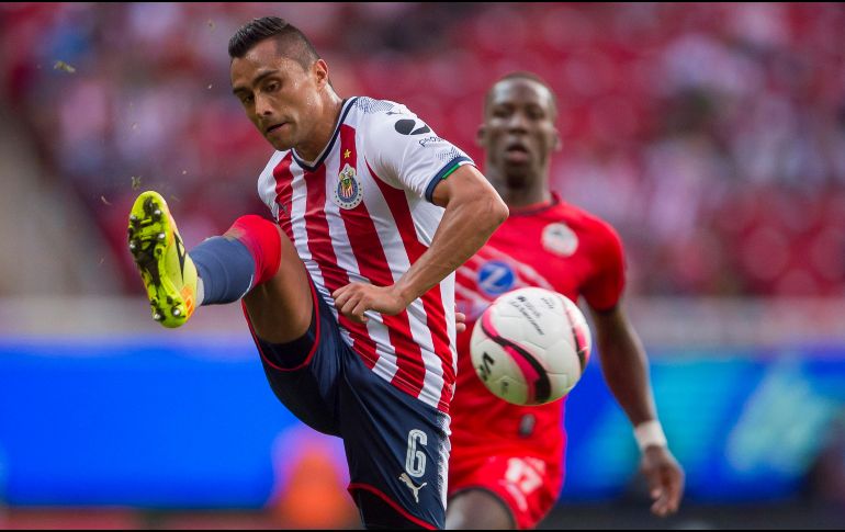 Hernández señala que a pesar del desgaste que representa, los jugadores de Chivas disfrutan disputar dos torneos. MEXSPORT/ARCHIVO