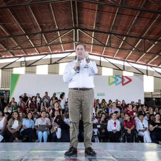 Anuncia Meade guarderías de tiempo completo en el país