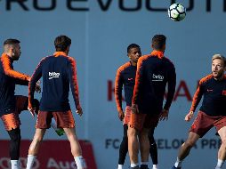 Jordi Alba, Nelson Semedo e Ivan Rakitic entrenan en la víspera del partido contra el Leganés. EFE/E. Fontcuberta