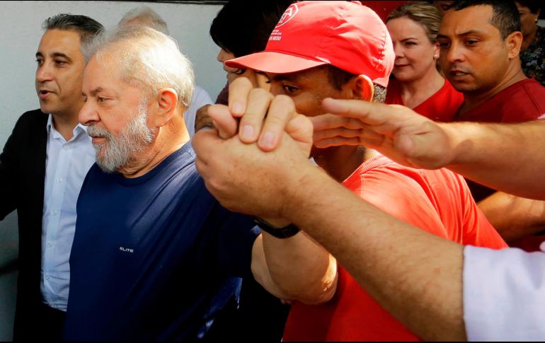 Lula da Silva, de 72 años de edad y dos veces presidente de Brasil, iniciaría el cumplimiento de la pena de 12 años y un mes de cárcel por corrupción y lavado de dinero. AP / N. Antoine
