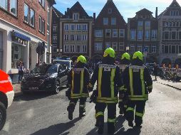 La policía pide a los vecinos y visitantes que no se acercaran al centro de la ciudad. AFP